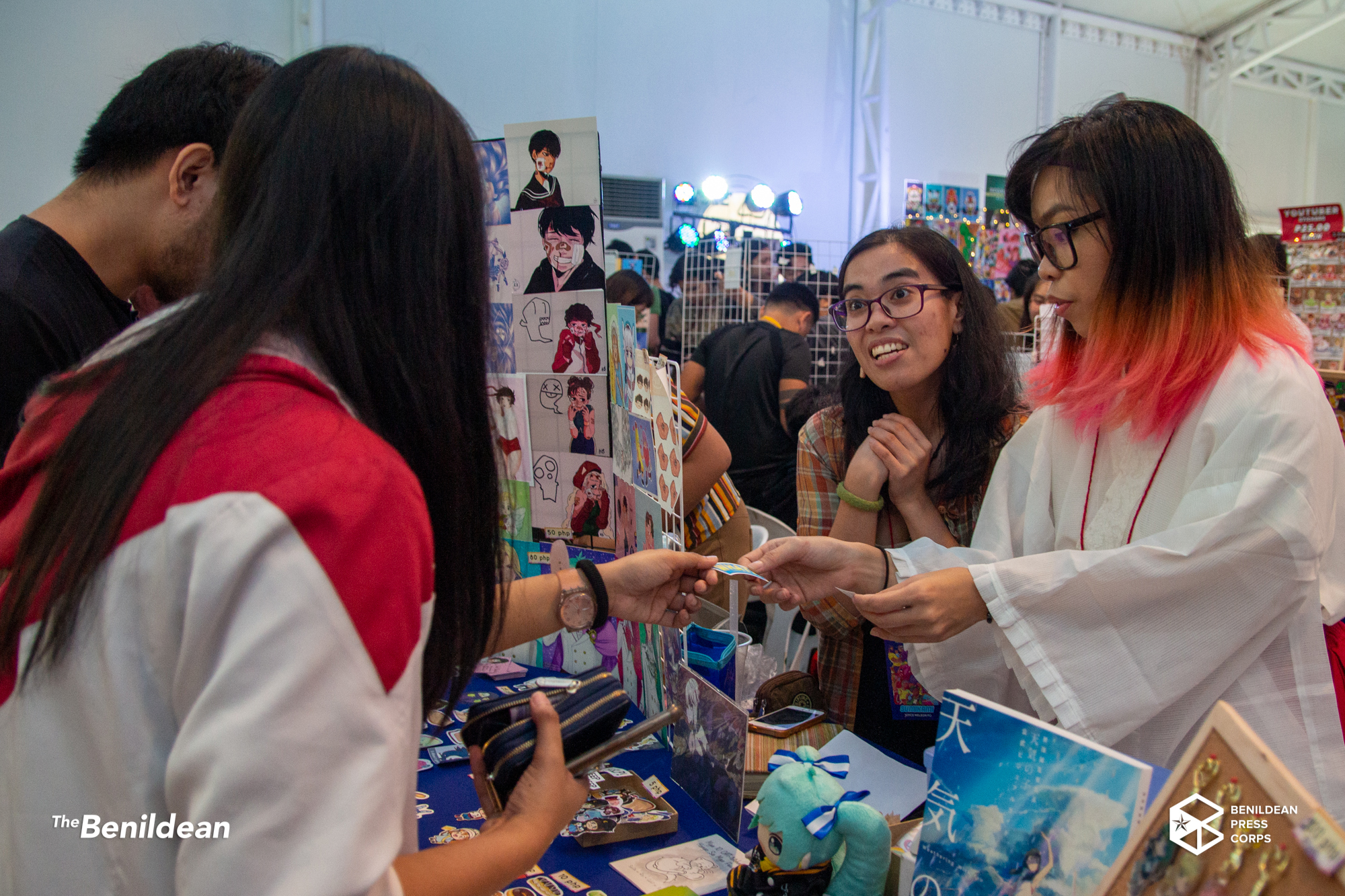 Bazaar scene from KOMIKET